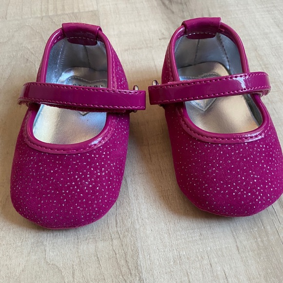 Stuart Weitzman Baby Shoes - Picture 2 of 5